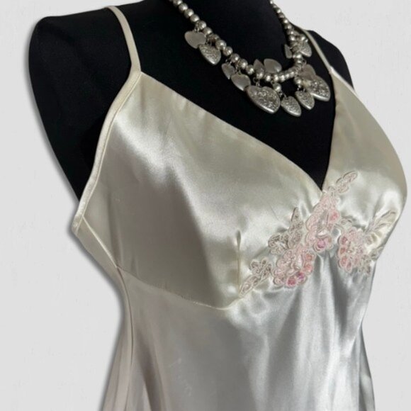 Secret Treasures Bodysuit Embroidered Ruffle Satin White Size Medium - Picture 4 of 11